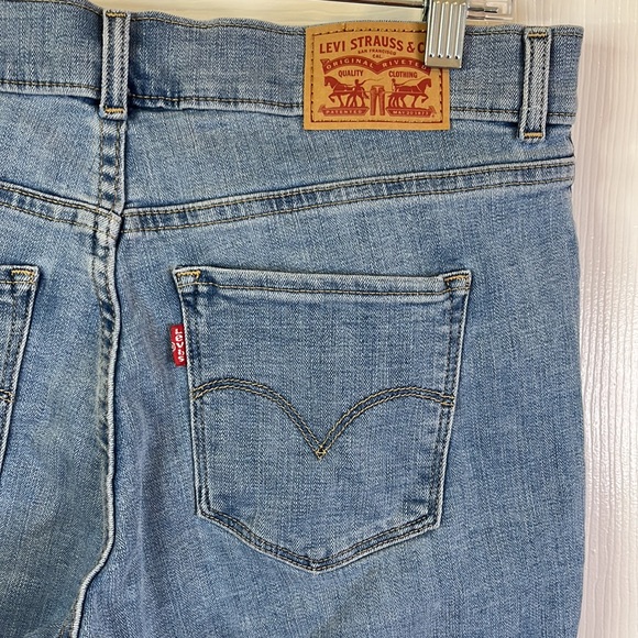 Levi Light Wash High Rise Bermuda Shorts - Picture 6 of 8